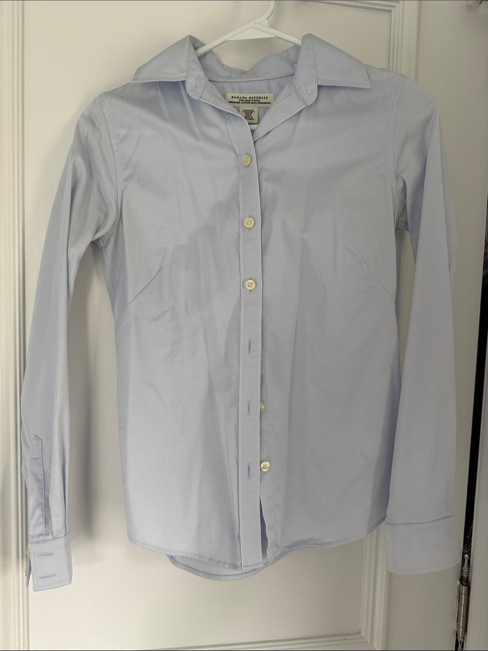 Banana Republic Women’s Light Blue Button-Down Dress Shirt